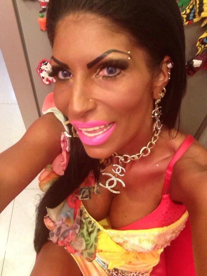 Roxana nu este pasionata sa duca mai departe afacerea tatalui