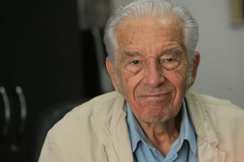 Dupa moartea regizorului, la Targu- Jiu a fost ridicat un bust in memoria lui