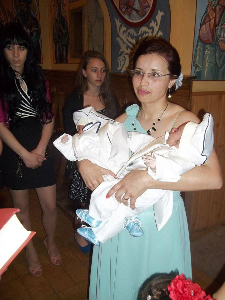 Anca la botezul celor doi micuti