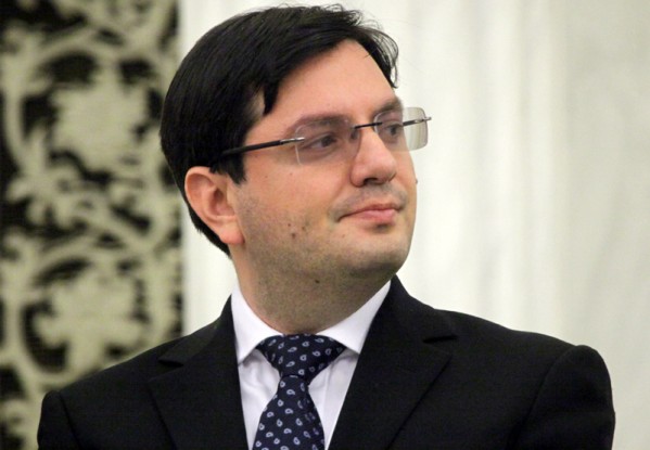 Ministrul Sanatatii Nicolae Banicioiu a aprobat cel mai scump tratament pentru a o salva pe Andreea