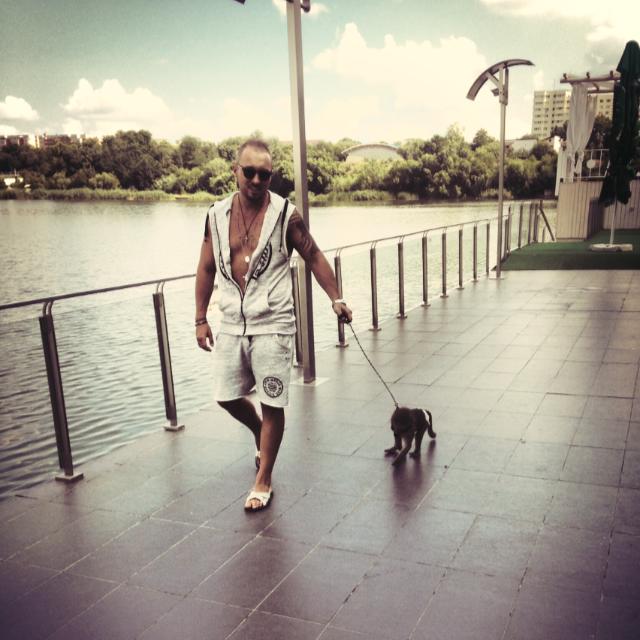 Andrei Ciomu alaturi de Leo pe litoralul romanesc