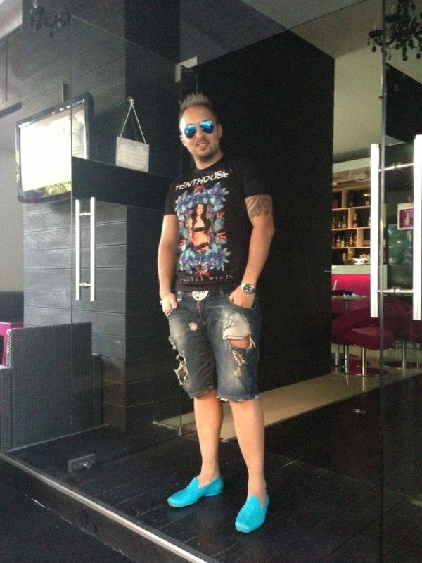 Baiatul doctorului Ciomu il rasfata de cate ori poate maimuta