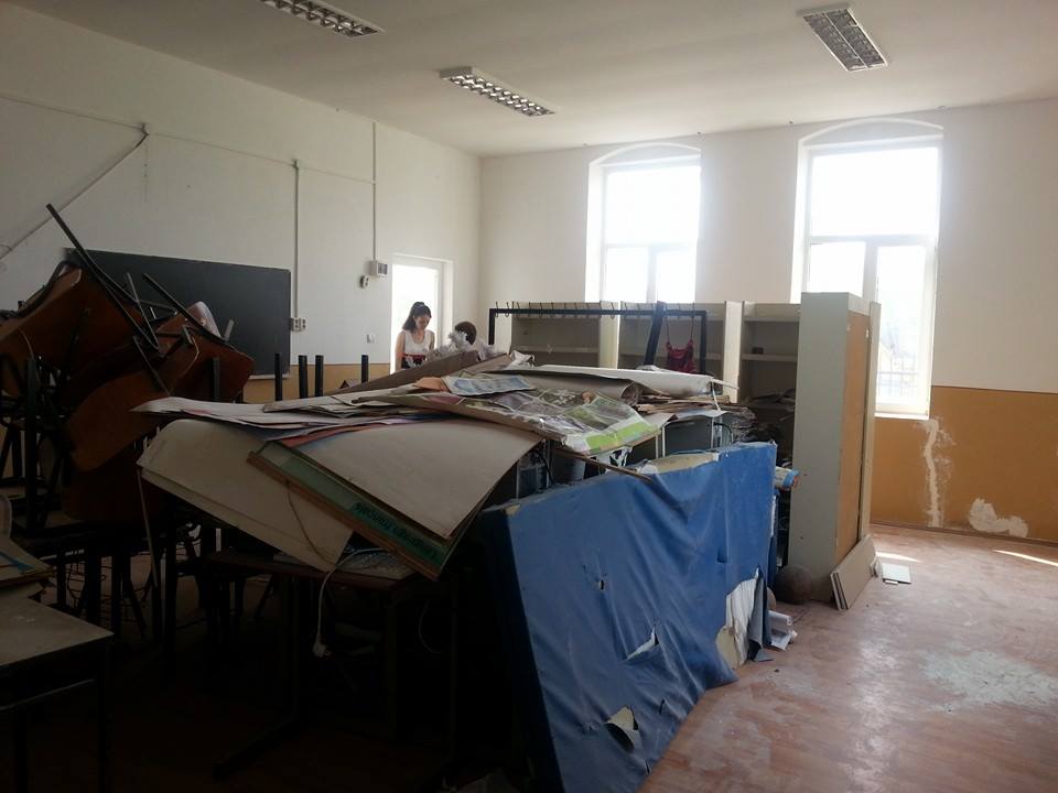 Familia Aurei Ion au strans pana acum peste 1.000 de carti pentru biblioteca care va purta numele tinerei studente