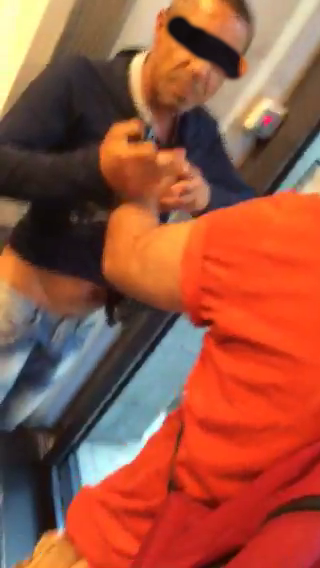 Potrivit lui Cosmin hotul avea mai multe tatuaje, printre care si unul cu