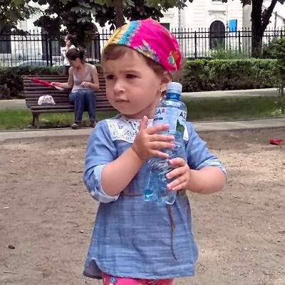 Acest ingeras are novoie de ajutorul nostru