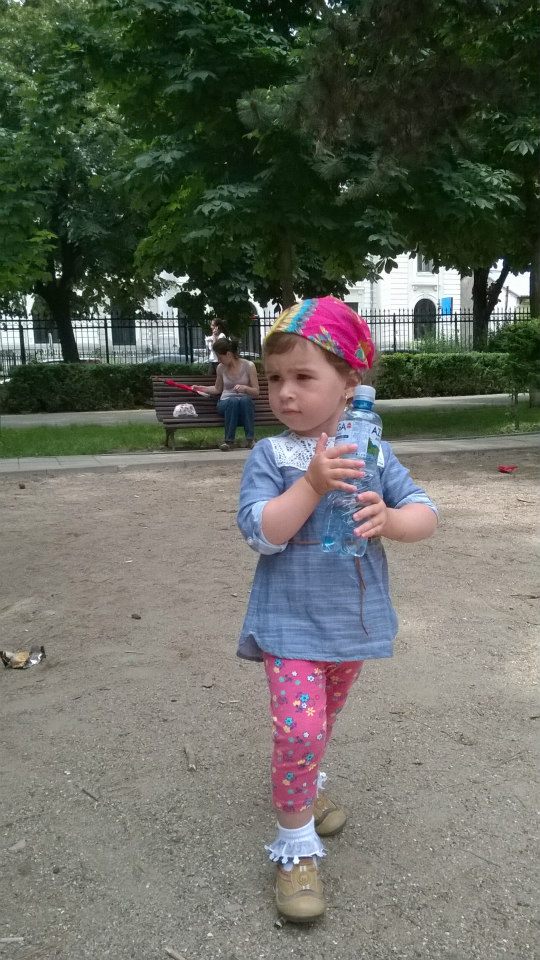 Pe data de 28.07.2014 Ilinca, o fetita minunata de 1 an si zece luni a fost diagnosticata cu Neuroblastom suprarenal dreapta