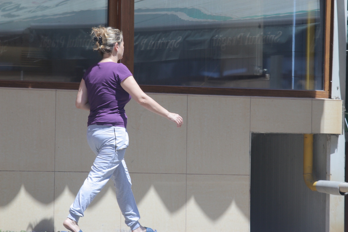 Mirela, fosta sotie a lui Florin Huidu a mers pana la fabrica de paina, care este perete in perete cu localul