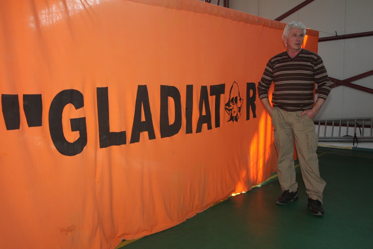 Viata actorului se invartea in jurul familiei si a Asociatiei Gladiator