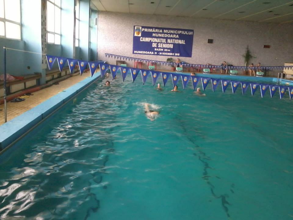 Tanarul ne-a spus ca a inotat si mai toate lacurile din Romania