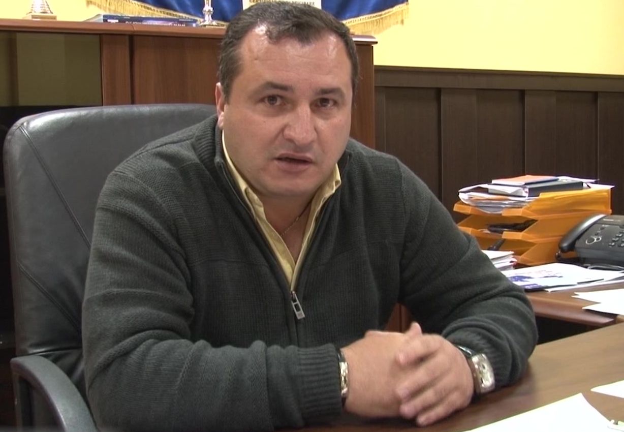 Adrian Chirita a fost lasat cu buza umflata in fata ofiterului de stare civila