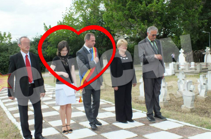 Primarul din Caracal alaturi de secretara sa