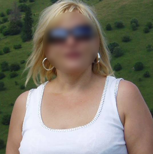 Fosta sotie a subofiterului sustien ca acesta a devenit complicele unei traficante de tigari