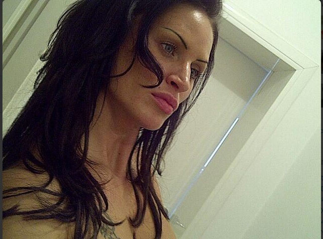 Tulceanca seamana izbitor de mult cu actrita Angelina Jolie