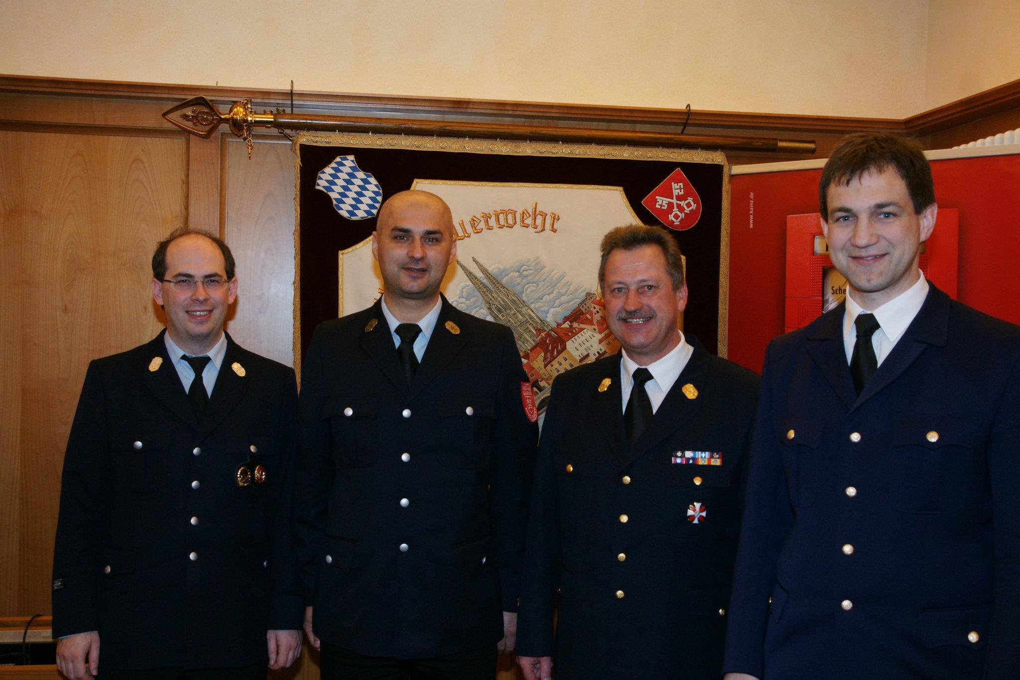 Felix alaturi de seful de la pompierii voluntari din Regensburg (cel cu mustata)