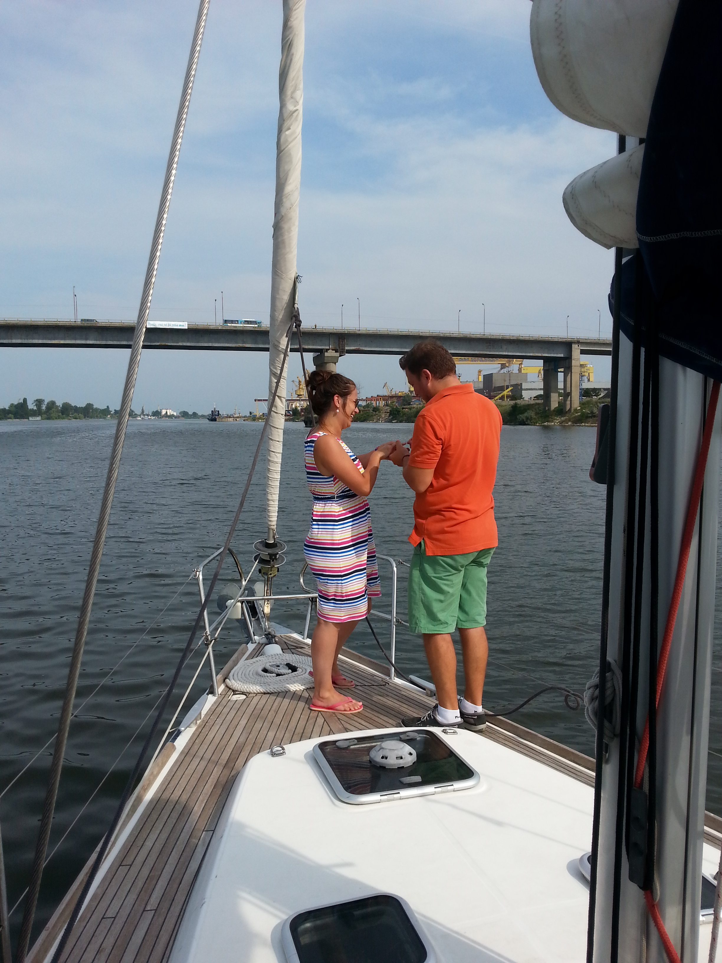 Pentru inedita cerere in casatorie a fost nevoie de o armata de oameni si circa 10 yacht-uri