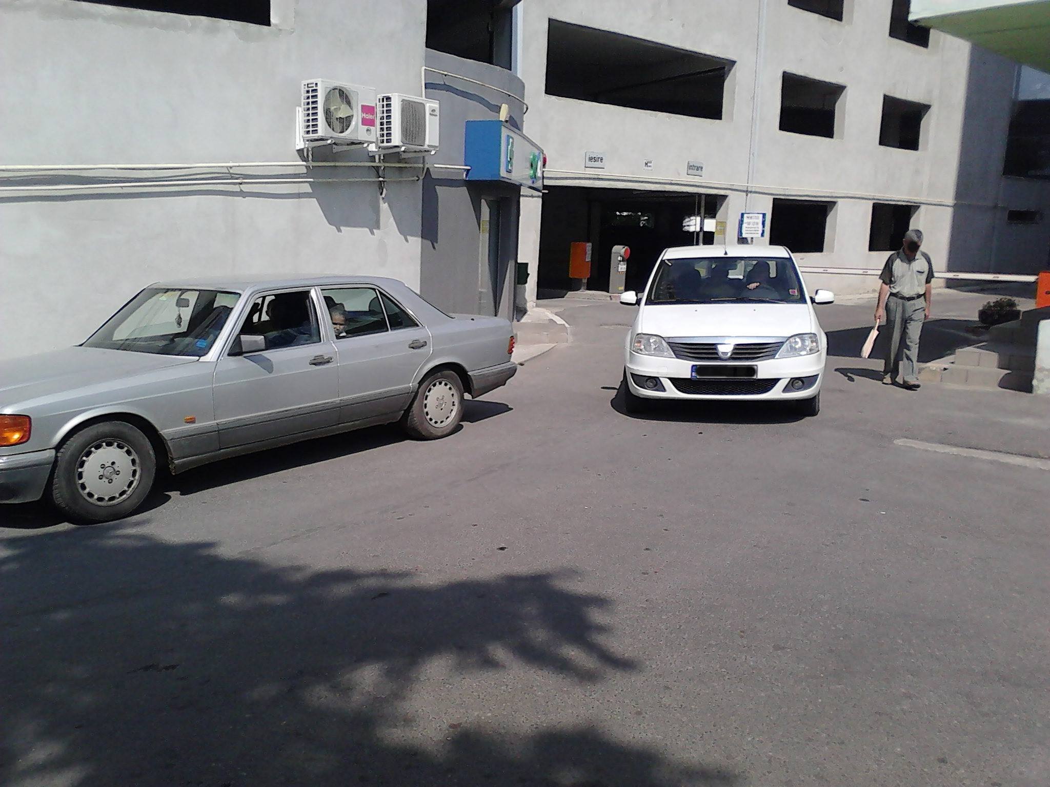 Iulian Stroe sustien ca a lovit masina din cauza unui stalp de parcare