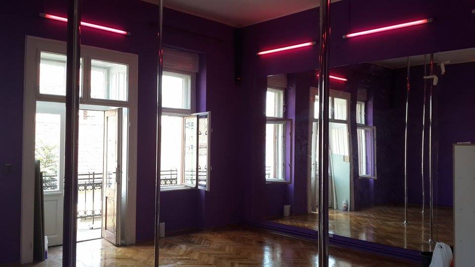 Sala de dans a Adinei este aproape gata