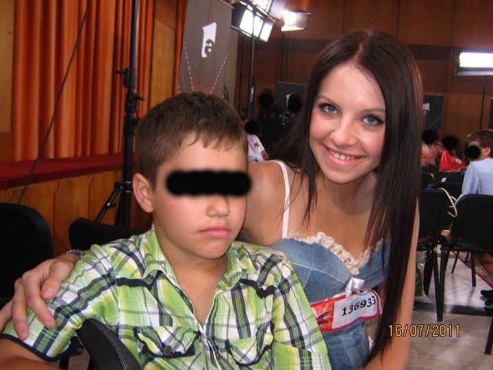 Nicoleta alaturi de fratele ei