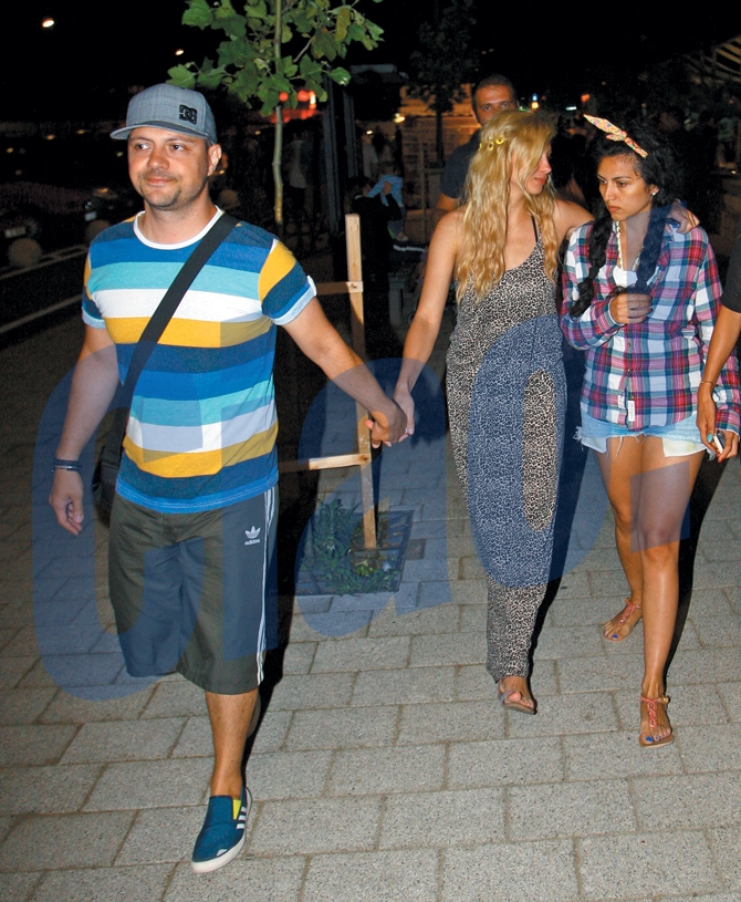 Cantareata Lora si actrita Doinita Oancea sunt priete foarte bune