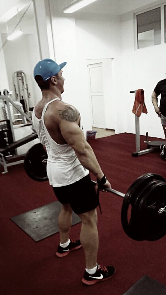 Tanarul culturist a fost injunghiat de unul dintre agresori