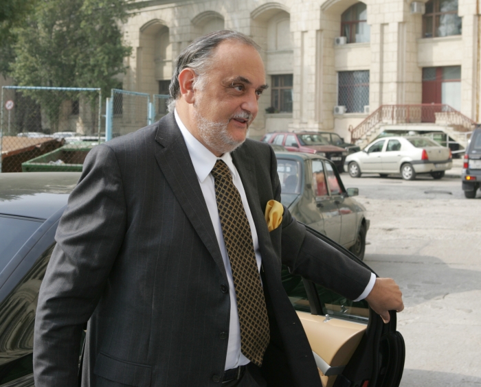 Dinu Patriciu a fost profesor de arhitectura, iar printre elevi l-a avut si pe Dan Bittman