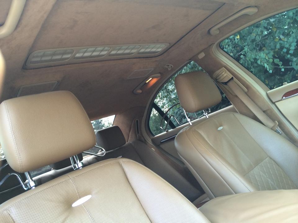 Asa arata tapiteria limuzinei condusa de Hau