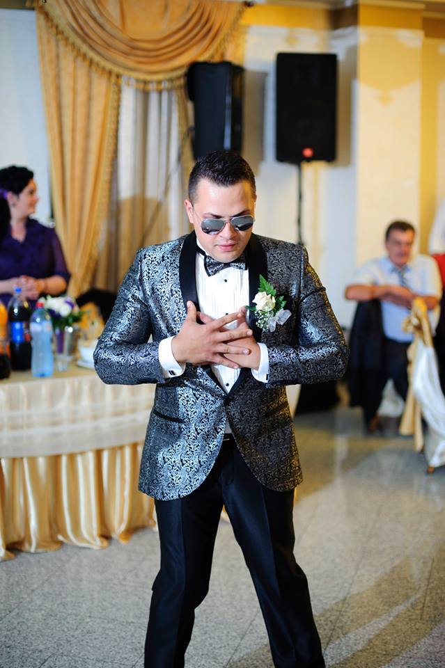 Tanarul a aprticipat la prima editie a concursului Romanii au Talent