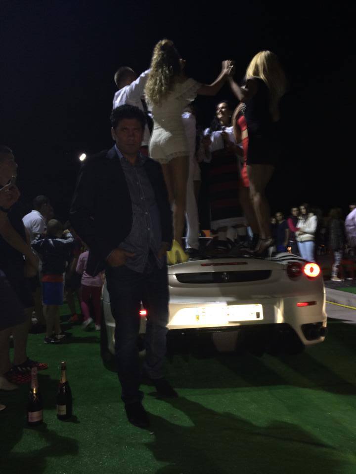 Seara masina s-a transformat intr-un adevarat aspirator de fete