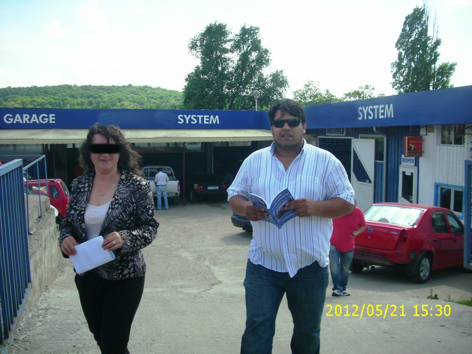 tenorul ne-a povestit ca vrea sa plece din tara, deoarece nu a scos pana acum bani din muzica