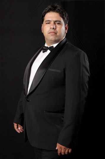 Busuioc a devenit cunoscut dupa ce a participat la un concurs de talente in Spania