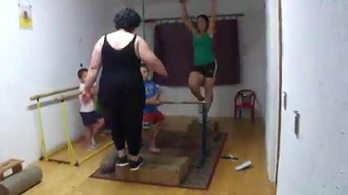 Iulian Stroe se ocupa si de conditia fizica a sotiei sale, dar si a prietenelor sale