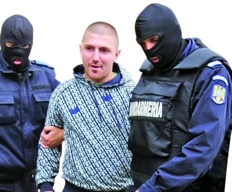 Problemele cu legea s-au tinut lant de el, in adolescenta