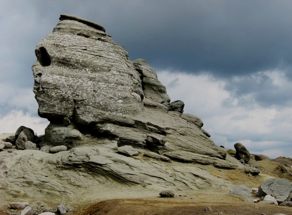 Muntii Bucegi sunt o zona cu puternica incarcatura energetica, mai ales in zona de platou, unde se afla Sfinxul si Babele.