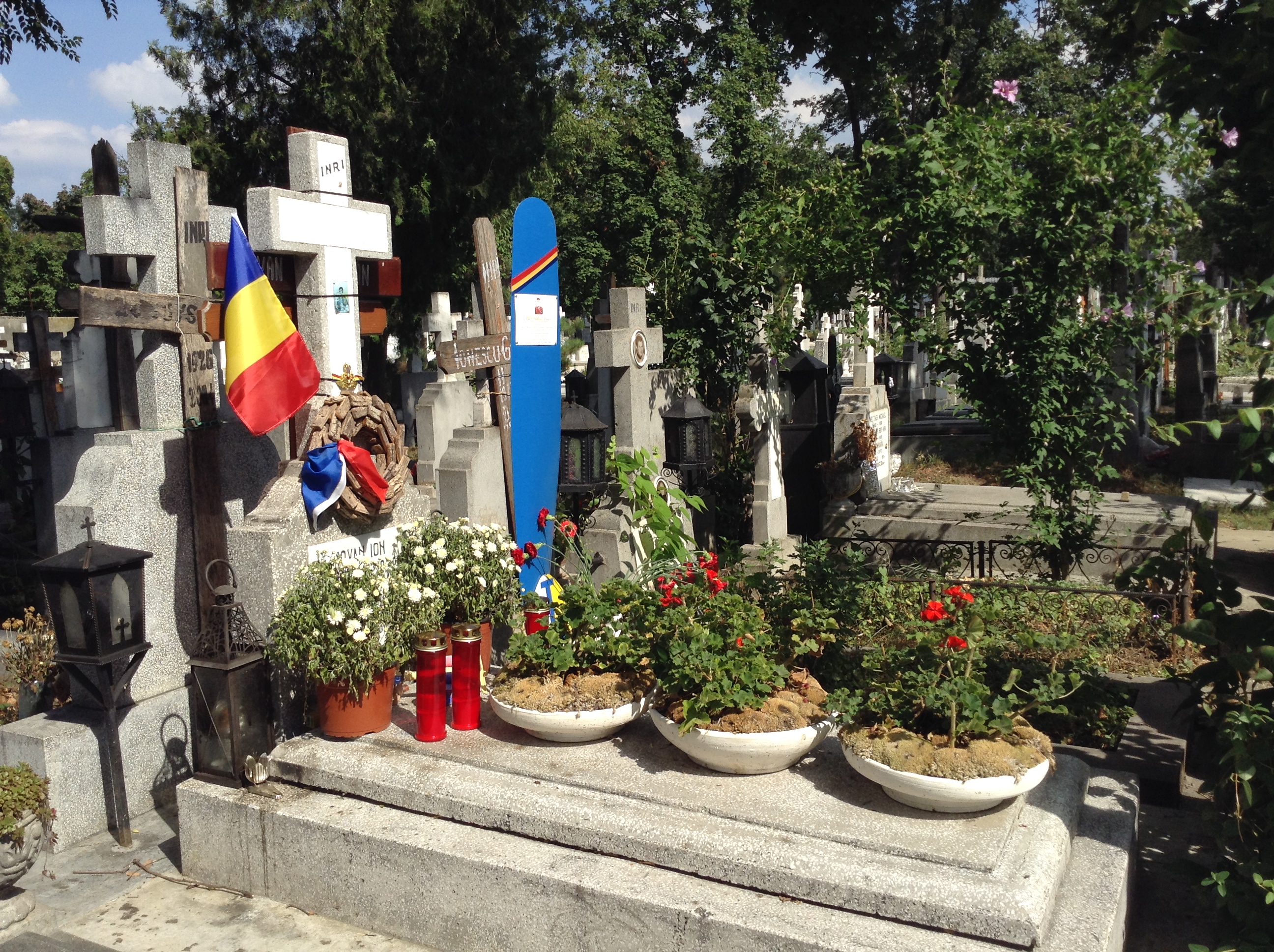 Mormantul lui Adrian Iovan este extrem de ingrijit