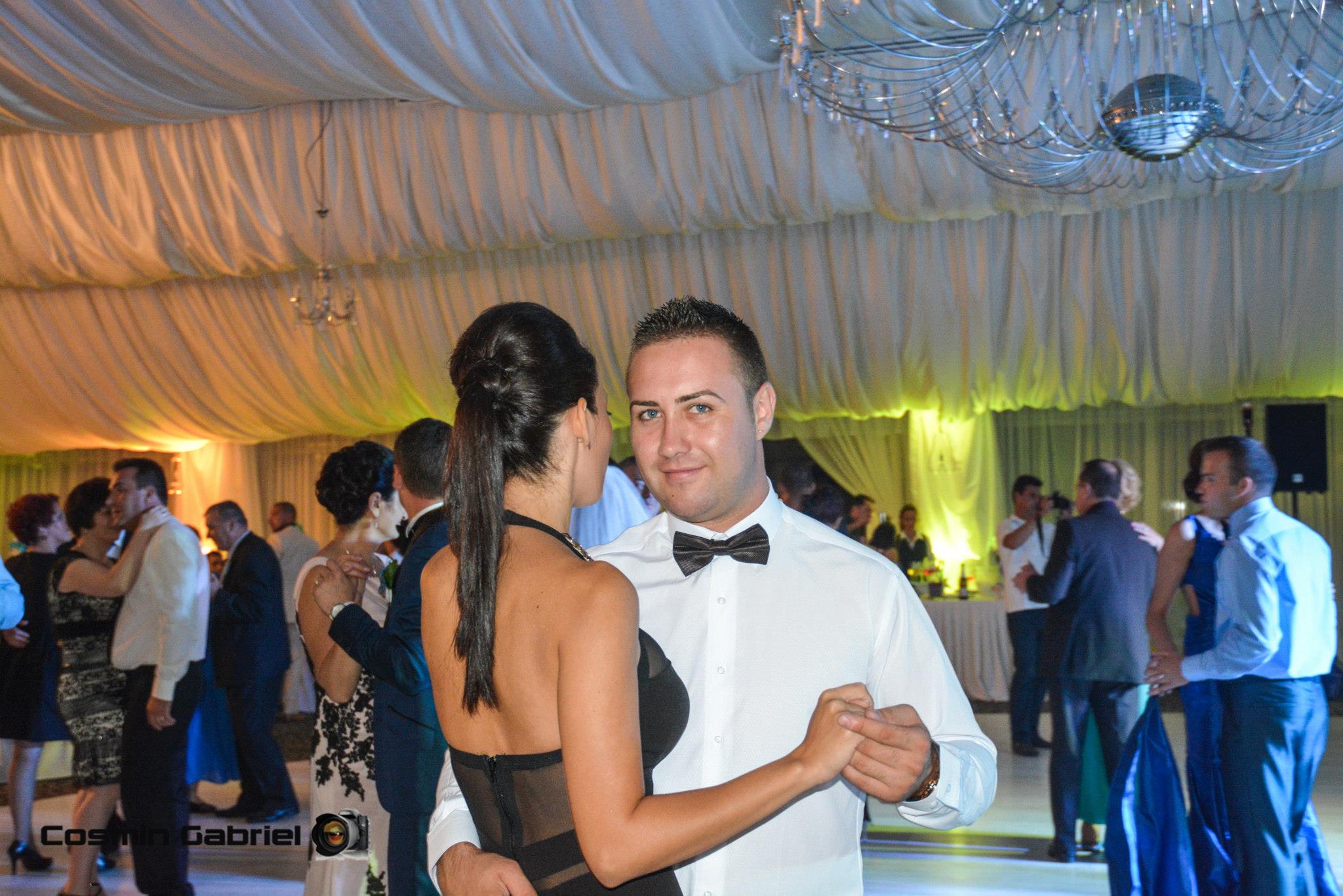 In urma cu doar o saptamana, cei doi au participat la nunta unui prieten