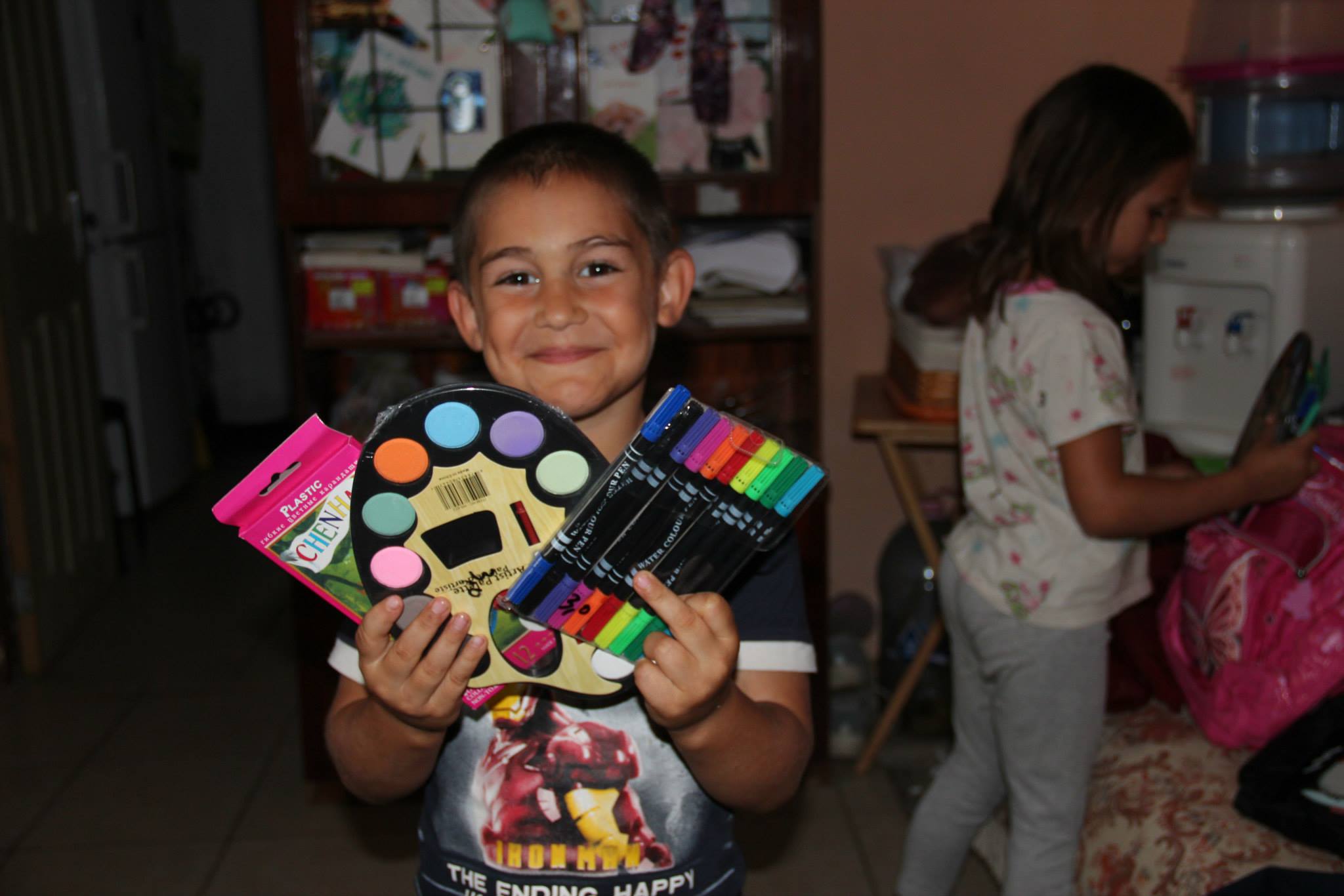 Giuliano este foarte fericit de noile rechizite