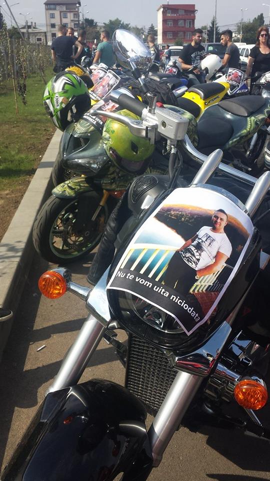 Motociclistii au defilat in formatie, in semn de omagiu pentru Ady