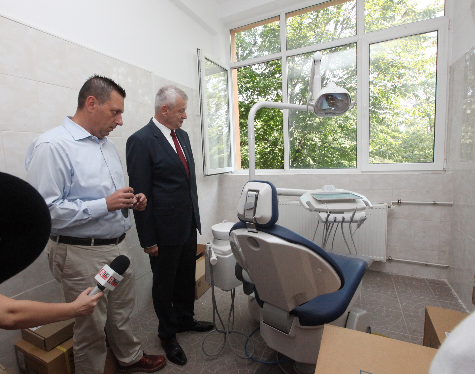 75 de cabinete scolare ar putea fi incluse intr-un program special