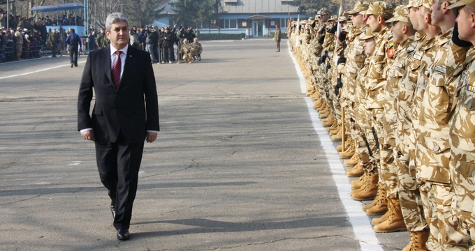 Vicepremierul Gabriel Oprea a intaintat in grad 247 de ofiteri si subofiteri
