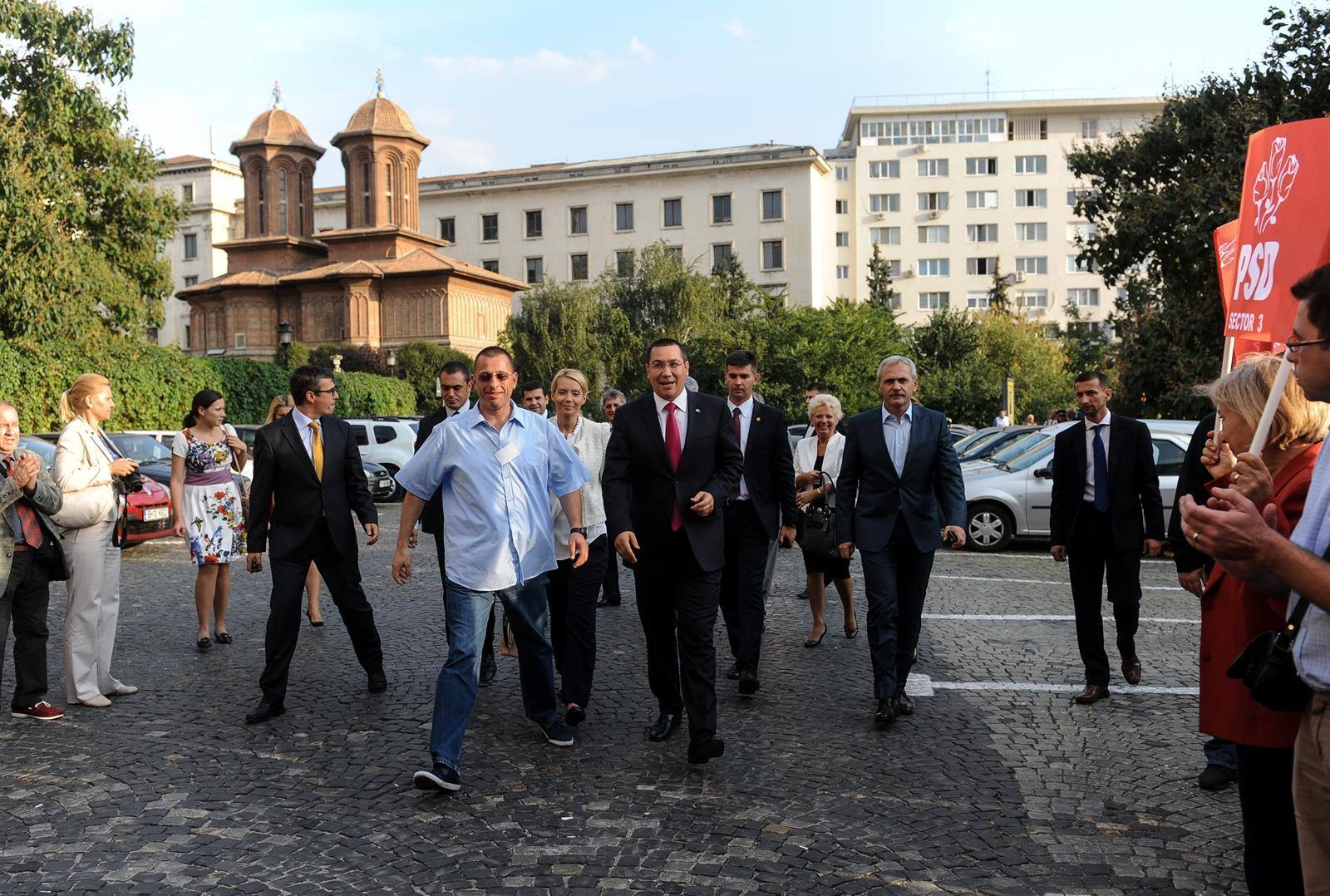 Victor Ponta a fost insotit la BEC si de alti lideri ai PSD