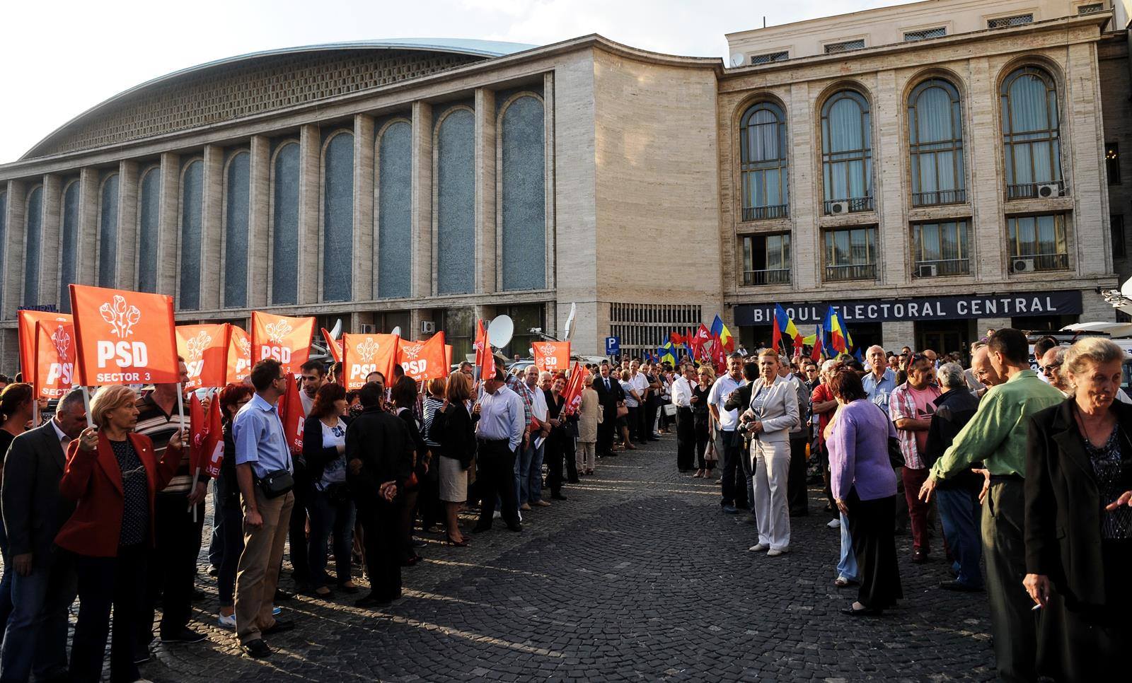 Premierul a fost asteptat de un grup de simpatizanti