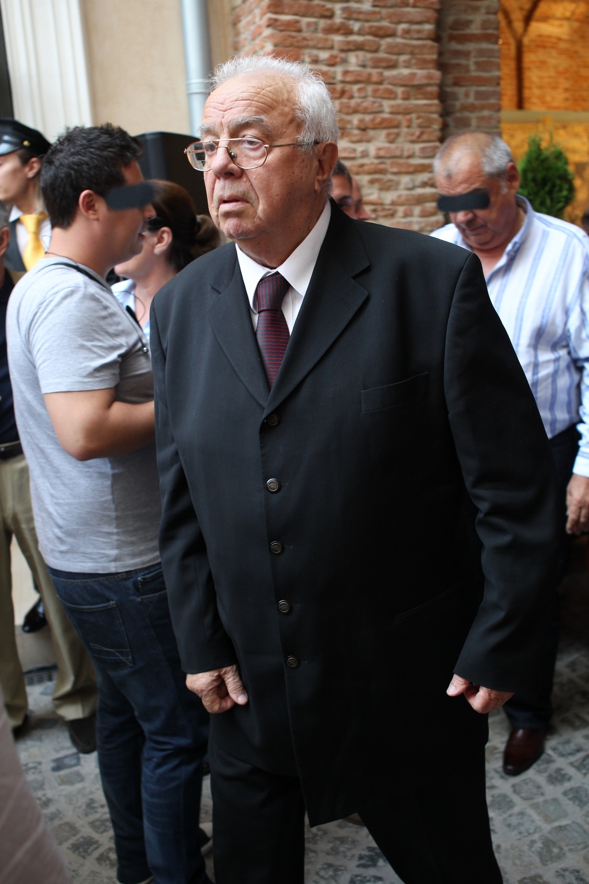 De cum a intrat maestrul s-a repezit direct la un scaun