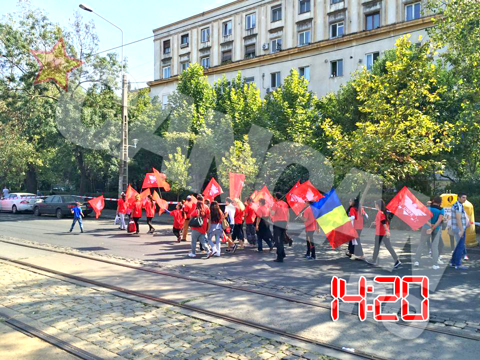 Tinerii reusesc sa ii molipseasca si pe cei din jur cu buna lor dispozitie