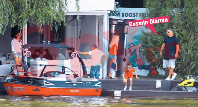 Antrenorul Cosmin Olaroiu a venit la terasa cu o barca extrem de luxoasa