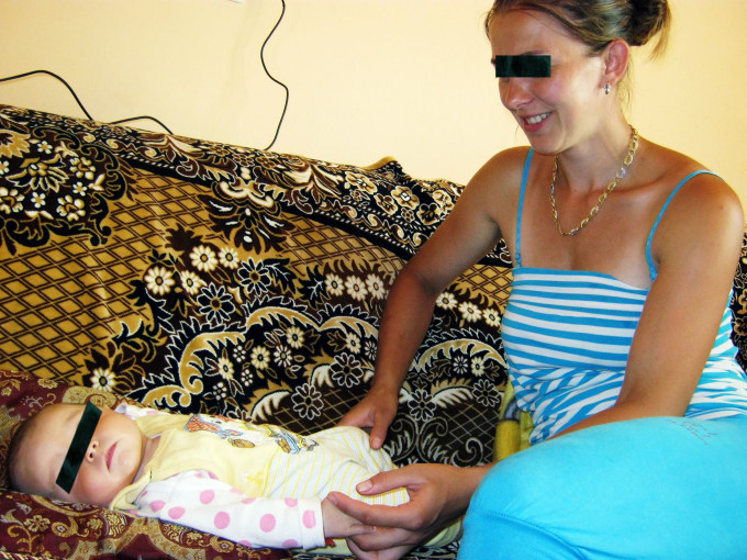 Ghita si Andreea sunt foarte mandri de fetita lor Georgiana