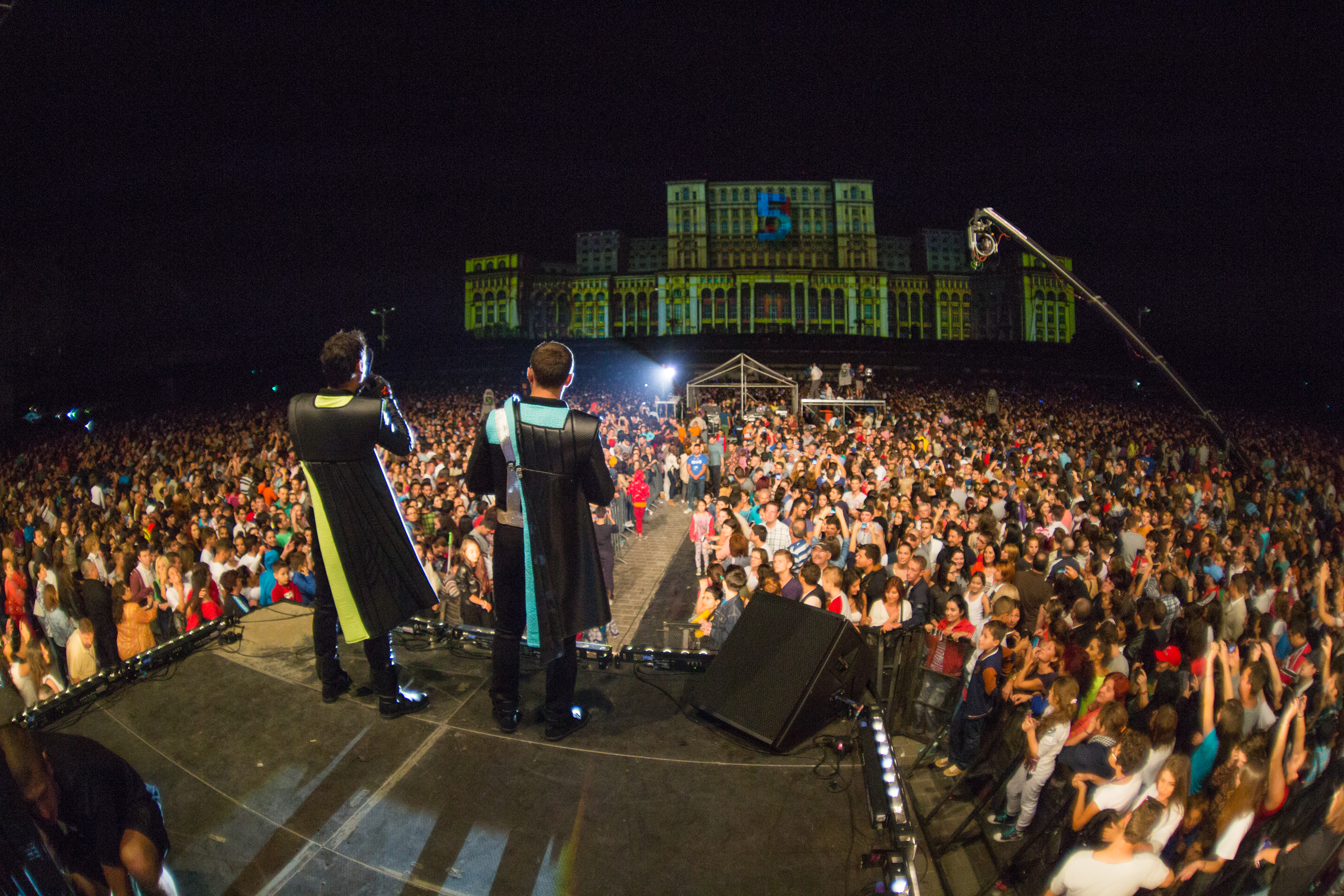 Primarul general al Capitalei, Sorin Oprescu, a tinut sa multumeasca bucurestenilor pentru ca au participat in numar asa mare la festivitatile organizate cu ocazia Zilelor Bucurestiului