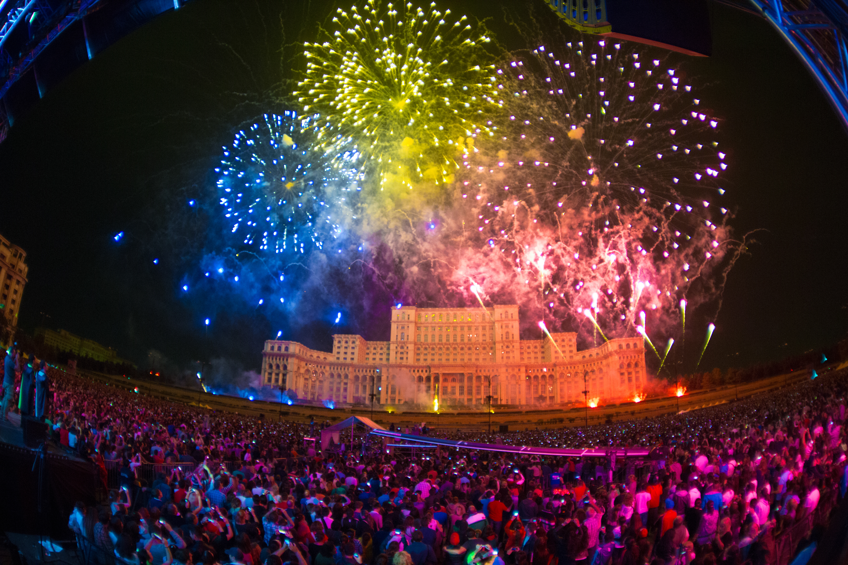 Focul de artificii a scos in strada peste 60.000 de bucuresteni
