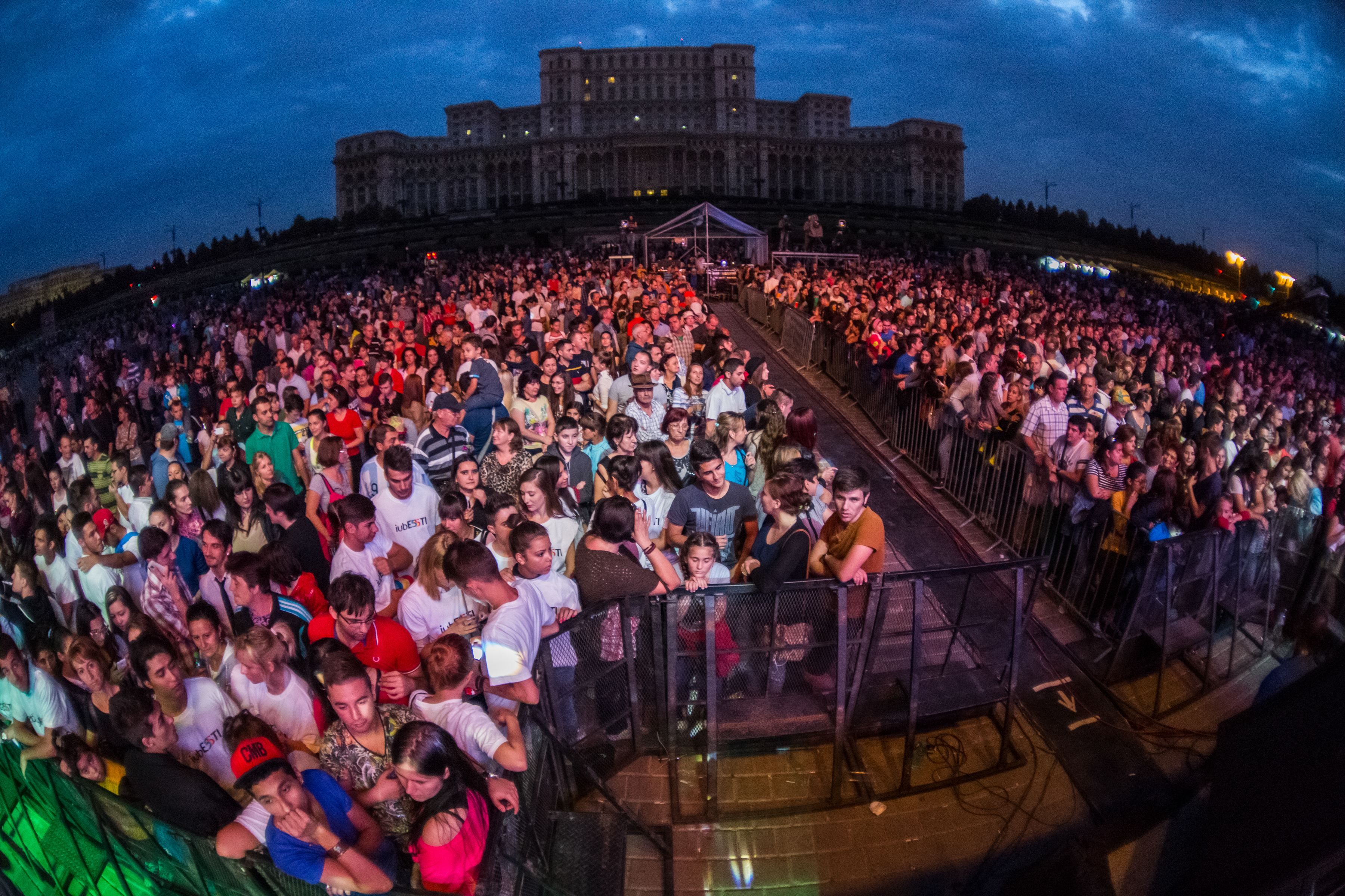 Edilul sef a organizat un mega spectacol cu ocazia aniversarii a 555 de ani de atestare documentara a orasului nostru