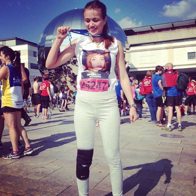 Mariana a alergat la maraton cu un tricou cu poza Aurei Ion
