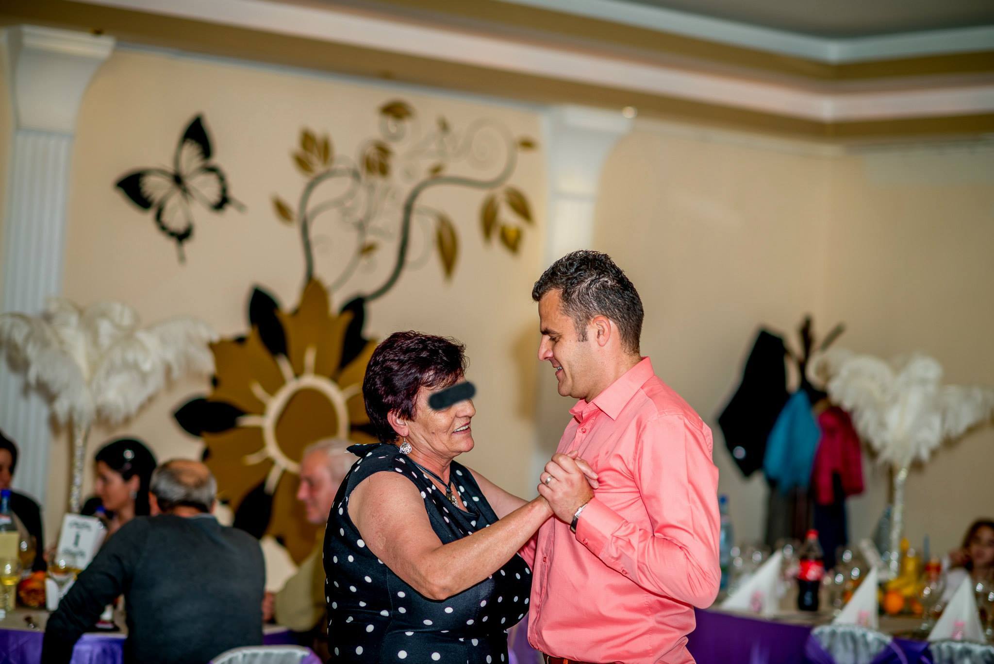 Gabriel alaturi de mama sa, la botezul fiicei sale Sofia Maria